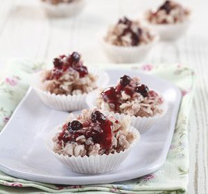 Rise and Almond flakes with light mixed berries confiture