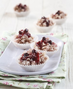 Rise and Almond flakes with light mixed berries confiture
