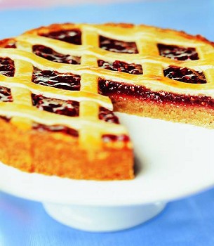 Mixed Berries pie and almond cream